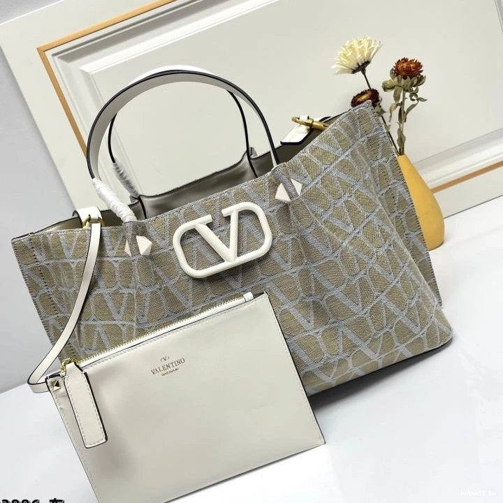86805 Valentino EasyMatch Shopping Bags 0718